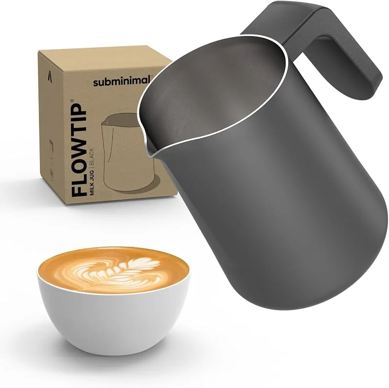 Subminimal FlowTip Mjölkkanna i Rostfritt Stål, Ergonomisk Barista Kannaför Latte Art, Värmetålig & Kompatibel med Gasspis & Induktion, För Mjölkskummare & Kaffeälskare — Kök & Hushåll