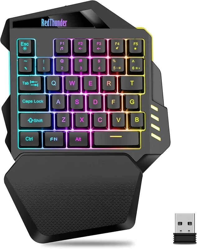 RedThunder G60 trådlöst enhandsspeltangentbord, uppladdningsbart 2 000 mAh RGB-bakgrundsbelyst ergonomiskt tangentbord med anti-ghosting för PC Mac PS5-spelare — Datortillbehör