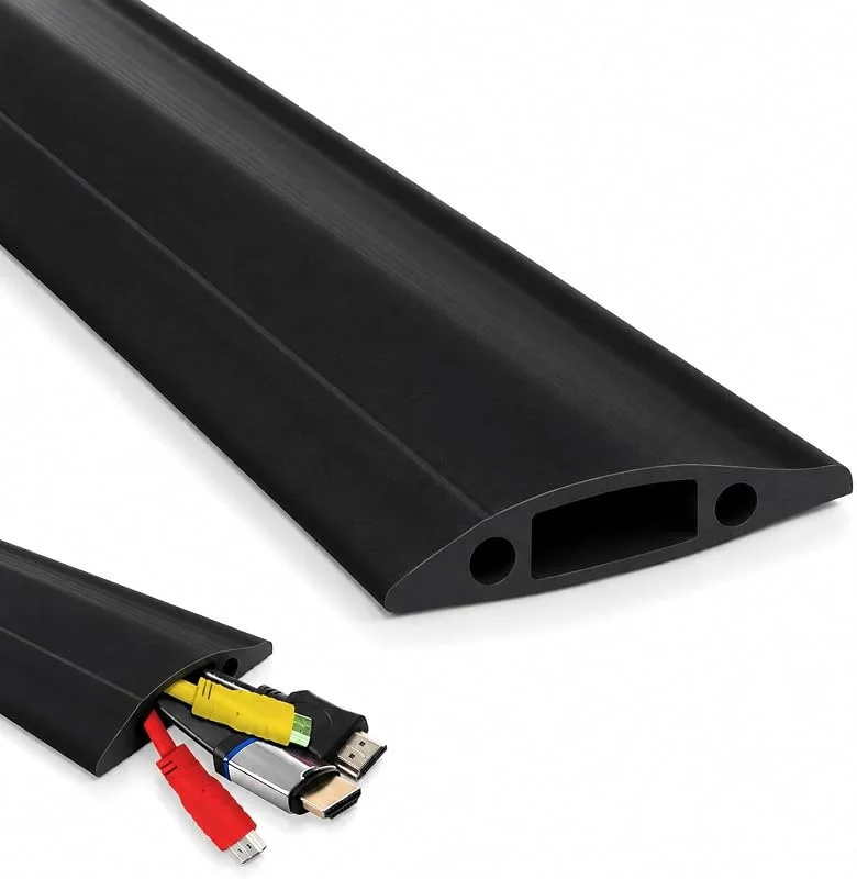 On1shelf® Svart golvkabelskydd, 1 m PVC-kabel, prydlig golvbagageutrymme med 16 mm x 8 mm kabelkanal anti-trip trådskydd för hemmakontor, garage och verkstad — TV och streaming