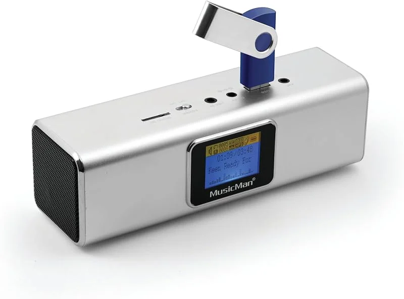 MusicMan Portabel Stereo Högtalare med LCD Skärm – MP3 Spelare, FM Radio, USB & MicroSD – Uppladdningsbart Batteri – AUX Ingång – Kompakt Soundstation med Aluminiumhölje för Hem, Resa & Utomhus — Portabel digital och ljud