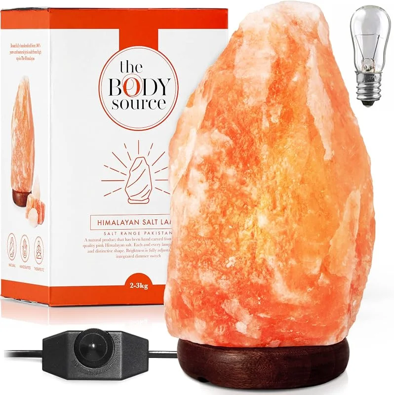 The Body Source Saltlampa från Himalaya (5-7kg) med Dimmerkontakt – Naturmaterial och Handtillverkad med Lampfot av Trä. — Hushållselektronik
